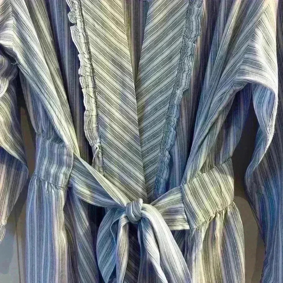 Eileen West pinstripe ruffle edge robe - Picture 4 of 5